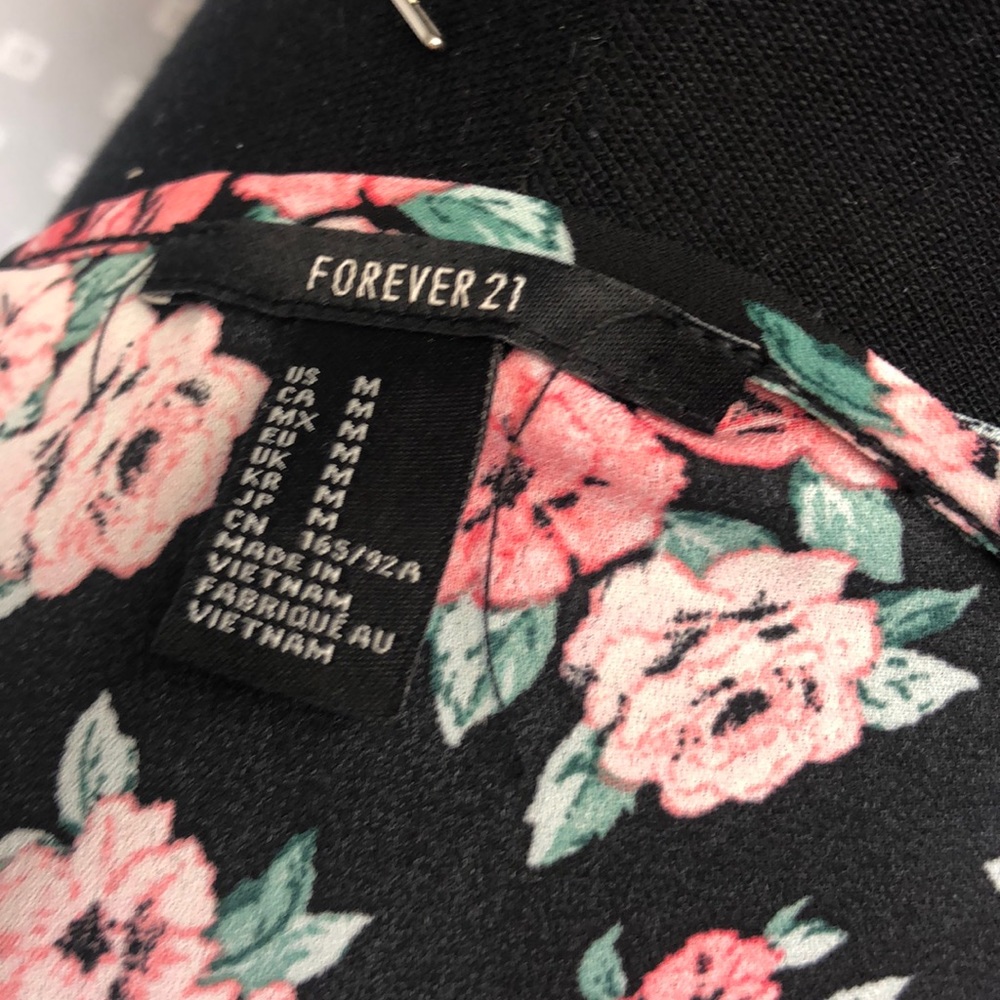 Flowy Floral Crop Top - Picture 5 of 5